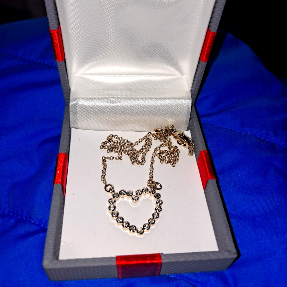 * NRT rhinestone heart necklace